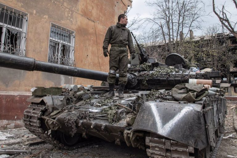 Polonia entrega otros más de 200 tanques de fabricación soviética a Ucrania