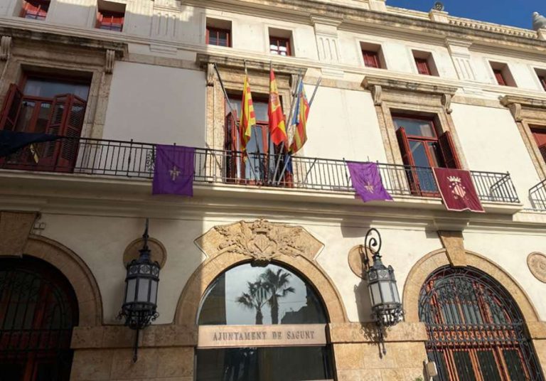 Esquerra Unida Sagunt reclama la retirada de los pendones de Semana Santa de los edificios municipales – El Observatorio del laicismo
