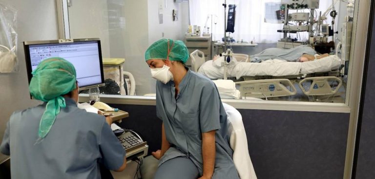 La incidencia en los mayores de 60 años cae hasta los 426 casos