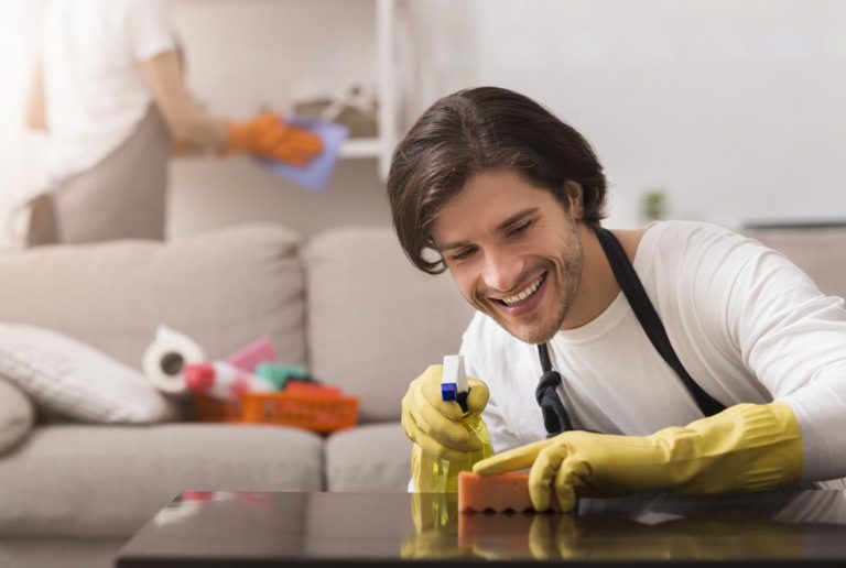 El spray casero sin productos químicos que repele el polvo de los muebles y retrasa la limpieza una semana | Life