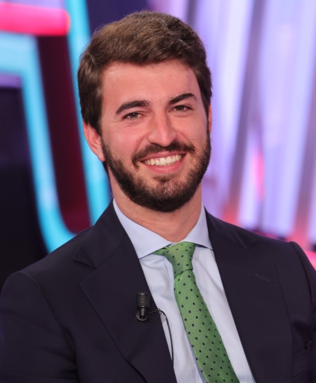 Juan García Gallardo de Vox coloca a dedo a un familiar como asesor y a la exdirectora de medios de la Conferencia Episcopal