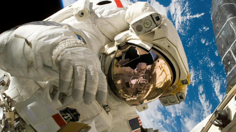 Cómo se han adaptado los trajes de los astronautas de la NASA a lo largo de los años | Tecnología