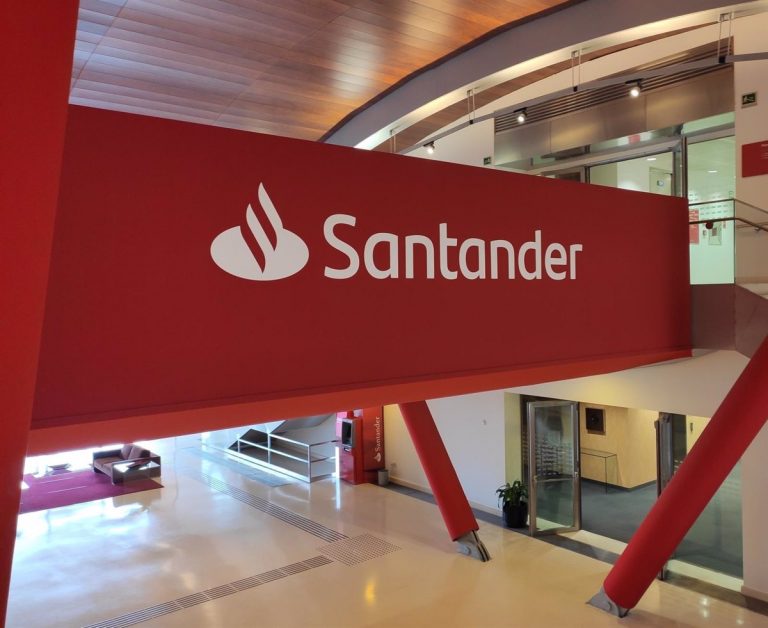 Santander completa su programa de recompra de acciones con una inversión de 865 millones de euros