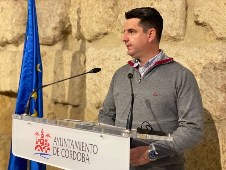 IU Córdoba califica de «surrealista que el alcalde siga manteniendo en el gobierno a Dorado»