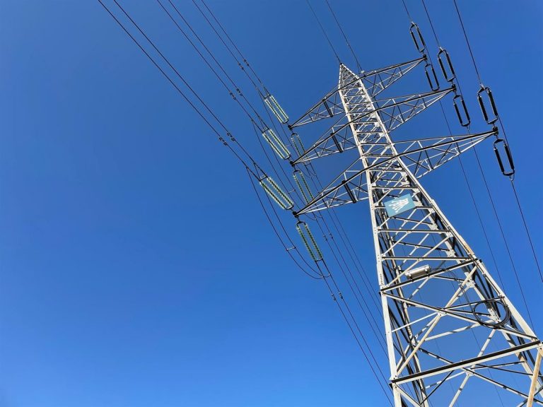 El precio de la luz de este domingo encadena cuatro días por debajo de los 200 euros/MWh