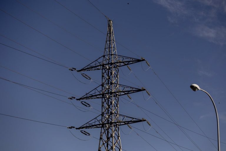 La luz alcanza este domingo el segundo precio más bajo en mayo, hasta los 161,84 euros/MWh,