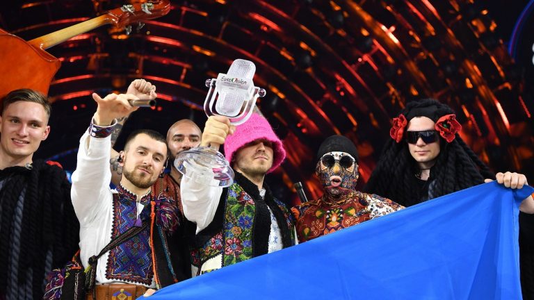 Kalush Orchesta subasta el trofeo de Eurovisión por 900.000 dólares