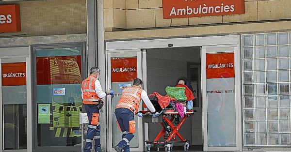 Pacientes a la espera de una PCR saturan las Urgencias de Son Llàtzer