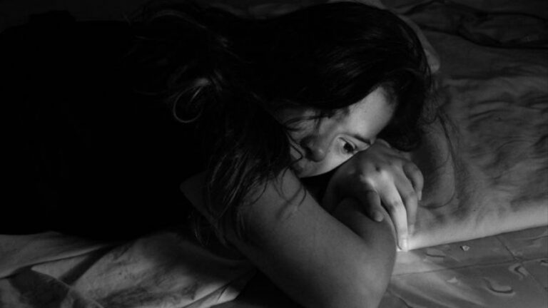 ¿Cómo dormir bien durante las noches calurosas que nos trae desde ya el ciclón Álex?