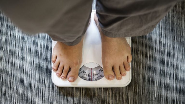 Pérdida de peso | Pendientes biomagnéticos, el nuevo método para adelgazar que inunda las redes
