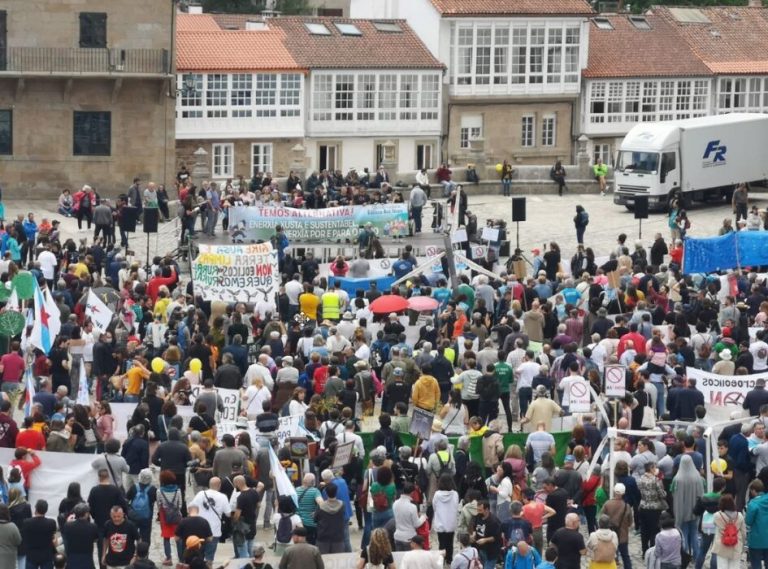 Gran manifestación en Compostela “Eólica Así Non” – Poder Popular