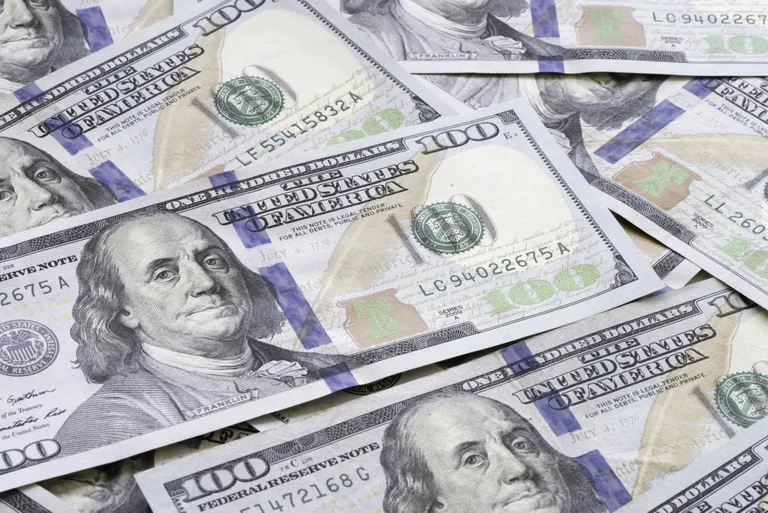 Dólar hoy: el blue retrocede luego de llegar a su máximo histórico