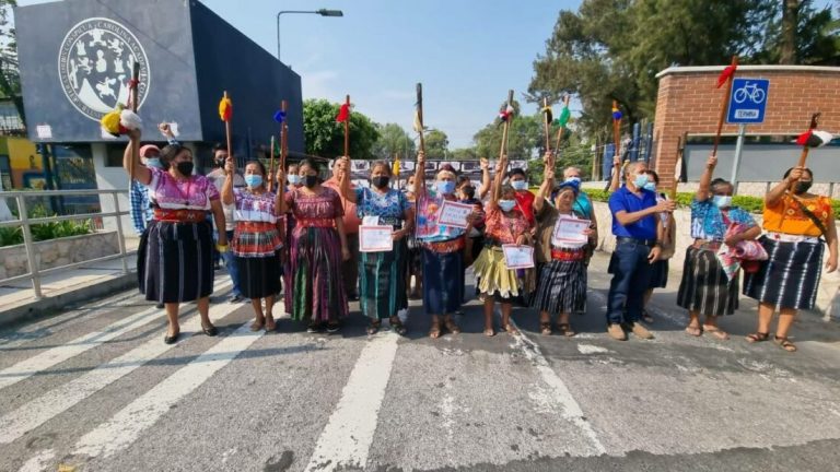 Comunidad universitaria y pueblos de Guatemala resisten contra las mafias que quieren arrasar con la única universidad pública del país