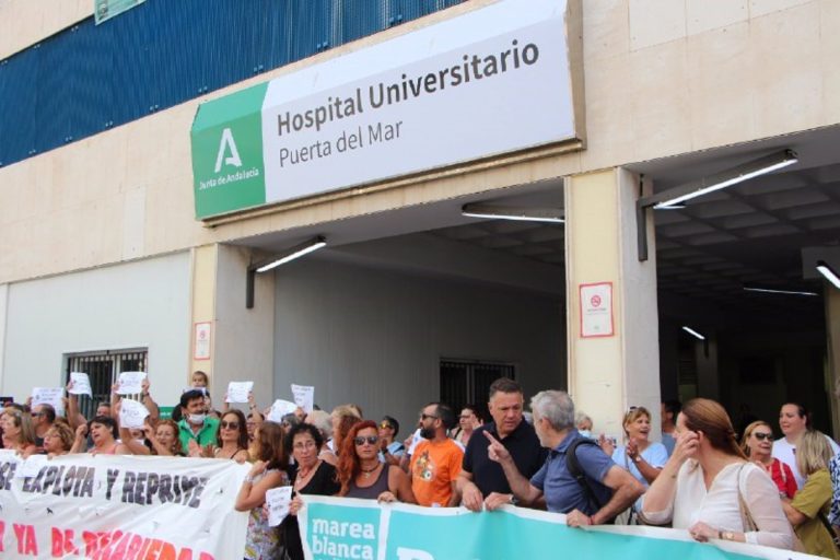 Por Andalucía apoya a las limpiadoras del Hospital de Puerto Real (Cádiz) y promete «revertir las privatizaciones»