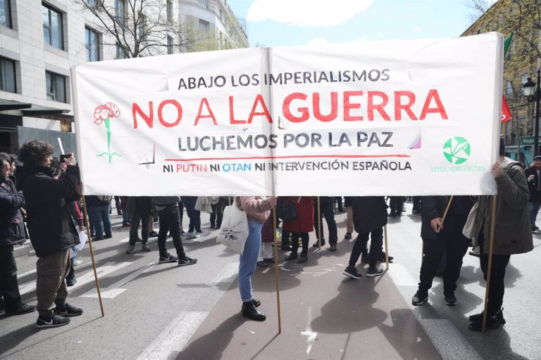 IU, Anticapitalistas y diversos colectivos llaman a apoyar una manifestación contra la Cumbre de la OTAN el día 26