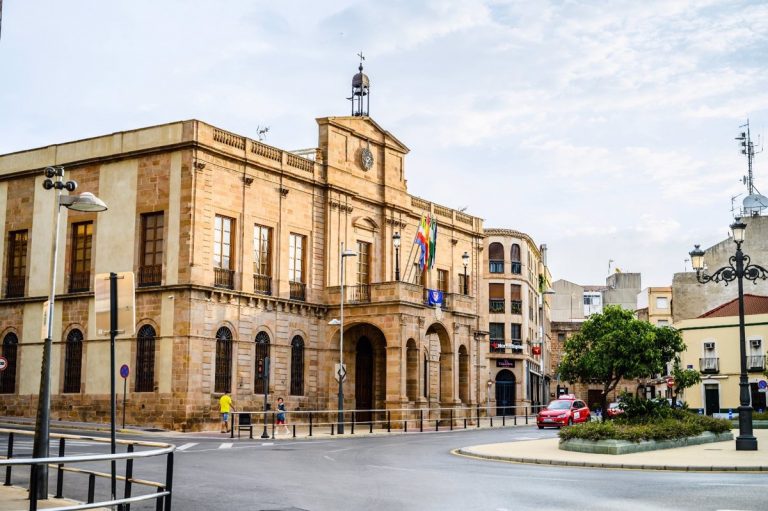 PSOE, IU y CILU fuerzan dejar sobre la mesa el debate del presupuesto municipal del Ayuntamiento de Linares (Jaén)