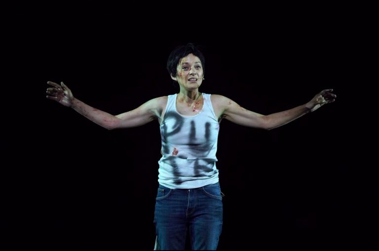 Marion Cotillard arranca los aplausos ‘de cine’ para una Juana de Arco «apocalíptica» en el Teatro Real