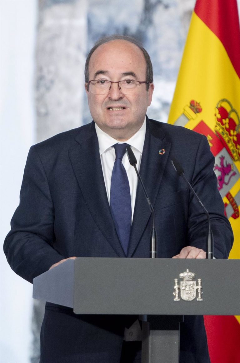 Iceta garantiza que el bono cultural estará listo después del verano