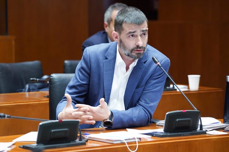 Sanz (IU) pedirá explicaciones a Repollés por el «abandono» de las personas que padecen ‘Covid persistente’