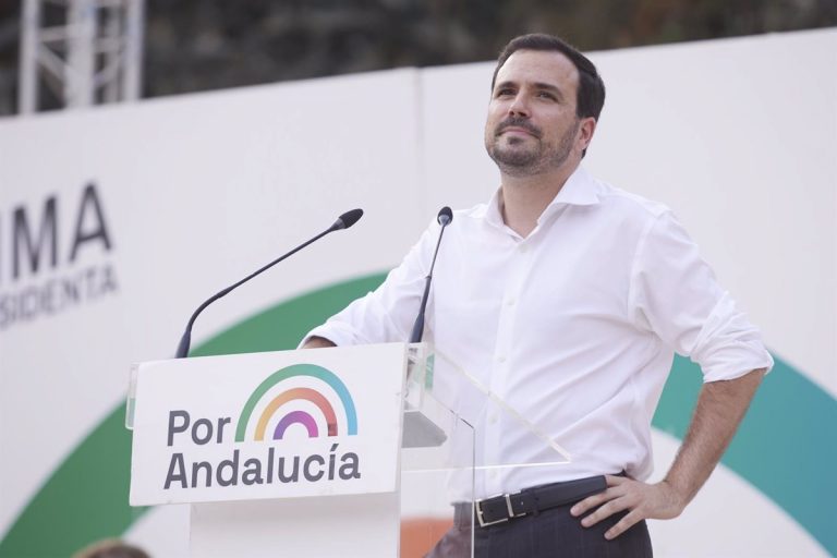Garzón ve «inaceptable» la actuación policial contra científicos por el clima que protestaron ante el Congreso