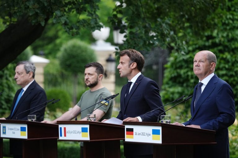 Macron, Scholz, Draghi y Iohannis piden otorgar «inmediatamente» a Ucrania el status de candidato a la adhesión a la UE