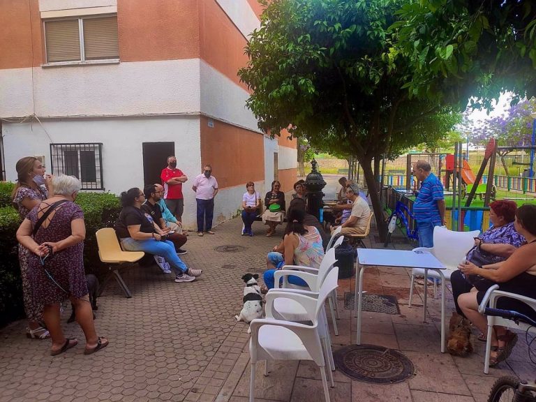 Rojas (IU) pide reforzar la limpieza y la seguridad en el barrio sevillano de Nueva Bellavista