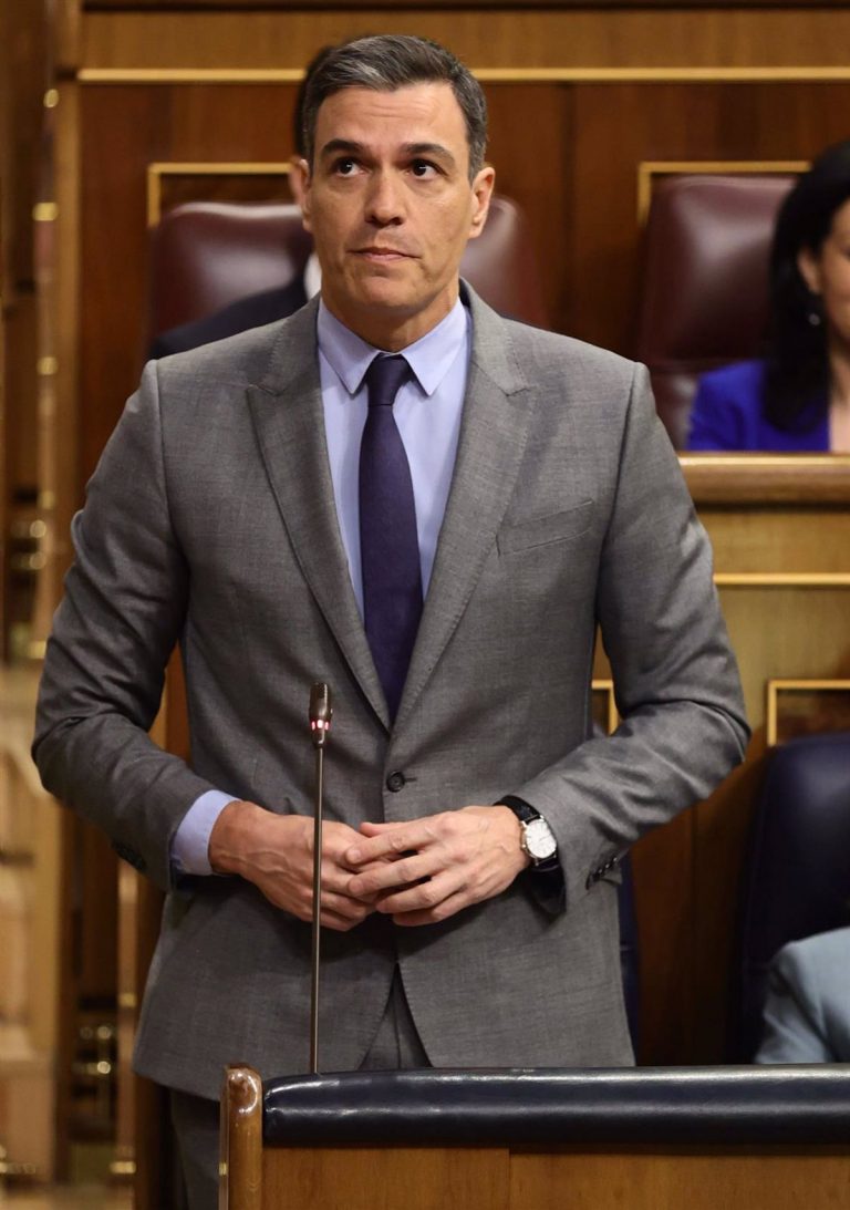 Pedro Sánchez anuncia una rebaja del IVA de la luz al 5%