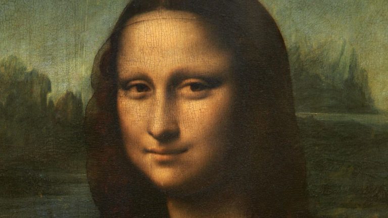 Lanzan una tarta a la Mona Lisa en el Louvre