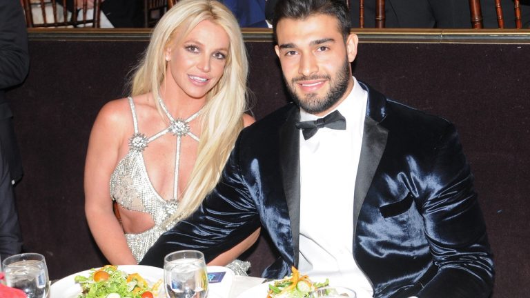 La madre y hermana de Britney Spears reaccionan a su boda pese a que no estuvieron invitadas