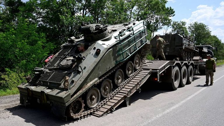 Ucrania se rearma mientras Rusia hace una «pausa operativa», poco pausada según Kiev