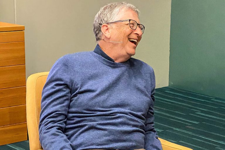 Bill Gates va a dejar de ser una de las personas más ricas del mundo (aunque su dinero va bajo su nombre)