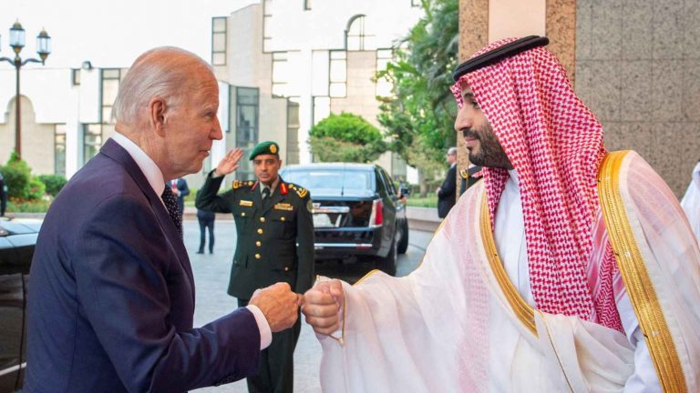 así ha sido el encuentro entre Biden y Mohamed bin Salman en Arabia Saudí