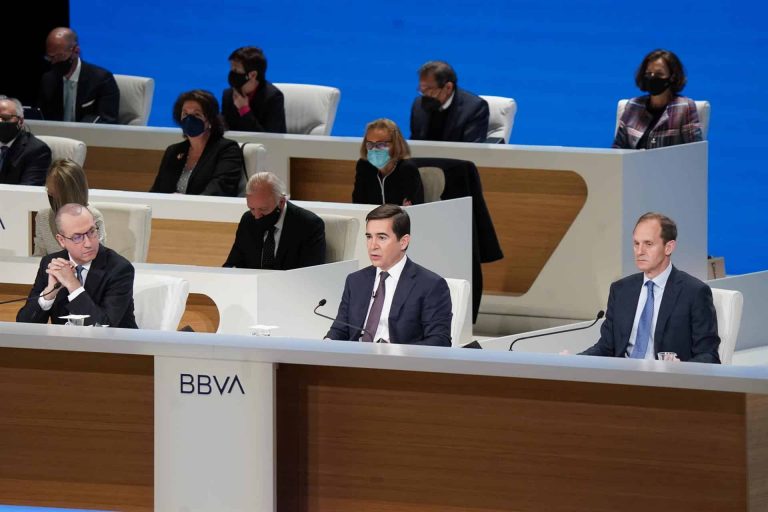 BBVA gana 3.000 millones de euros hasta junio, un 57% más