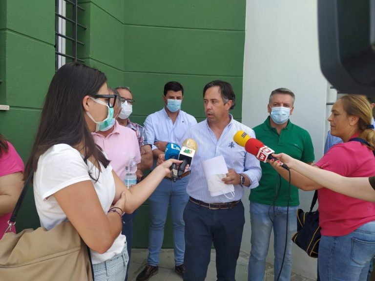 Jiménez (PP) contesta al cese de los concejales por la alcaldesa de La Roda (Sevilla): «Nos tiene maniatados»