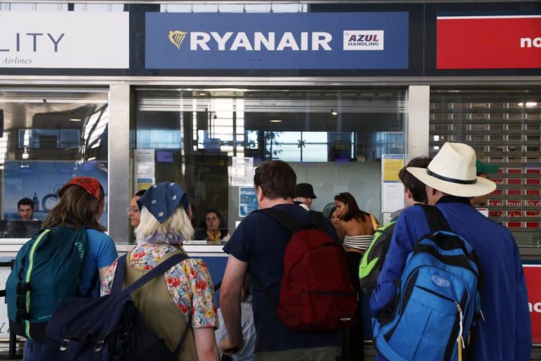 La huelga de TCP de Ryanair provoca una cancelación y 79 retrasos vuelos con retraso hasta este mediodía