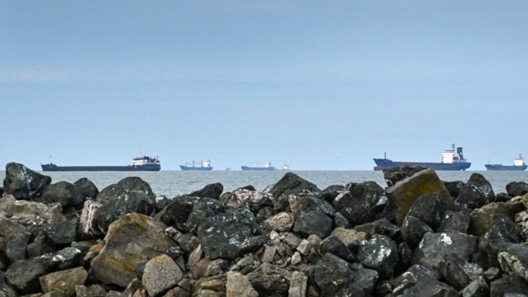 Rumanía condena el ataque de Rusia contra puertos ucranianos en el Danubio junto a su frontera
