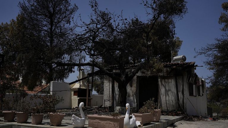 Grecia ha sufrido 200 incendios en tres días y se prepara para otra ola de calor