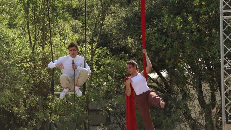 «Mamá, quiero ser acróbata»: así es la Escuela de Circo, que actuará este viernes en Moreda (Aller)