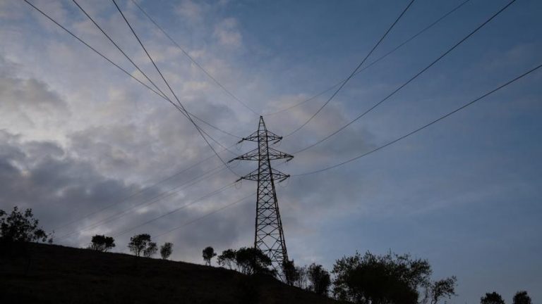 PRECIO DE LA LUZ | El precio de la luz sube este lunes un 45,76%, hasta los 90,27 euros/MWh