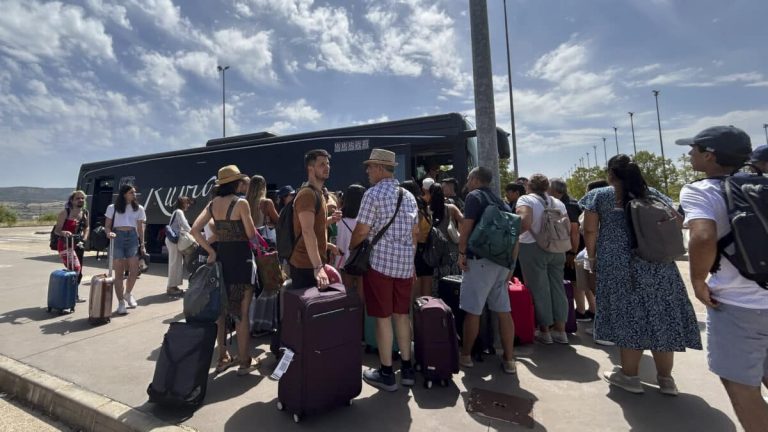 Ascienden a 5.000 los viajeros afectados por la suspensión de los AVE de Valencia