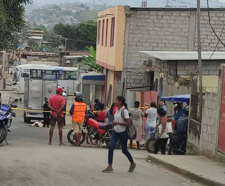Un motociclista murió desnucado en La Ladrillera en medio de aparente robo | Comunidad | Guayaquil