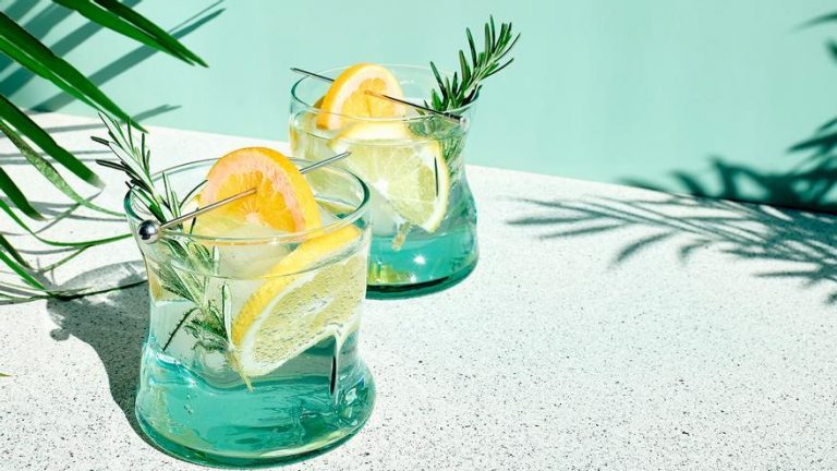 BEBIDA SIN CALORÍAS | Sin azúcar ni calorías: el jugo para adelgazar que arrasa para conseguir un vientre plano