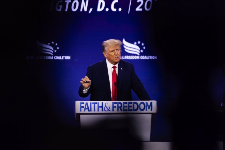 El juicio contra Trump por los documentos confidenciales comenzará el 20 de mayo de 2024