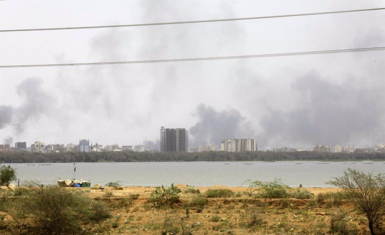 Al menos 17 muertos, incluidos cuatro niños, tras bombardeos del Ejército sudanés contra Jartum y Omdurmán